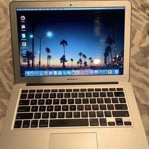Apple Macbook Air 13 Inch. Version 10.10.4